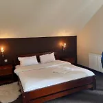 Hotel Victoria *
