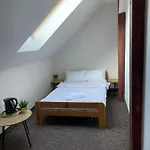 Hotel Victoria *